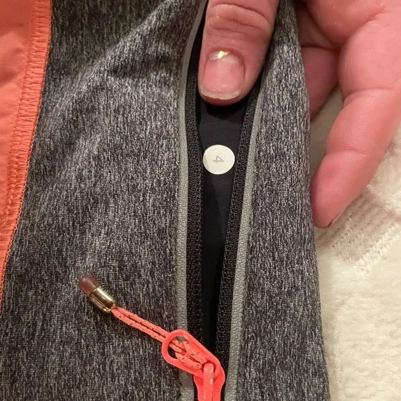 LuluLemon Speed Shorts Size 4 - Picture 6 of 8